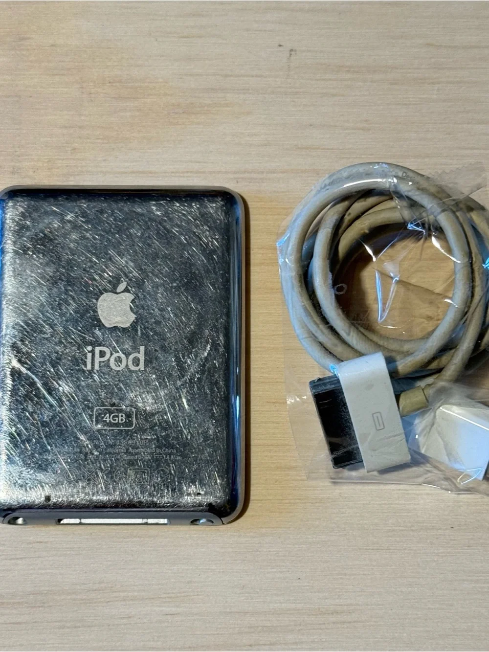 Apple iPod Nano A1236 4GB Silver Tested Good w/Charger-706Songs Read Description